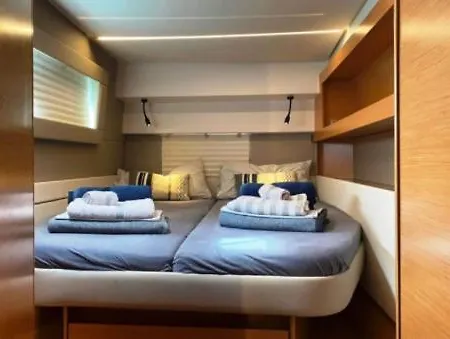 Botel Huck Finn Catamarans Komolac