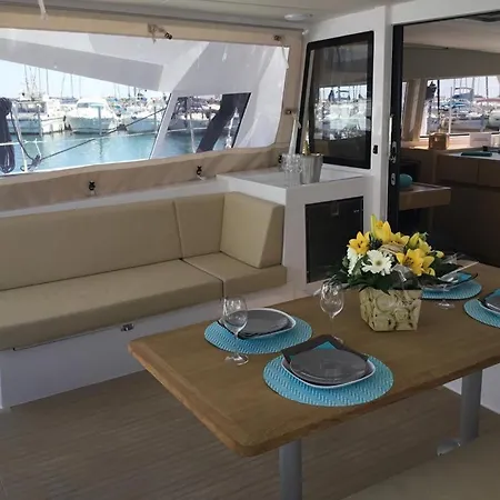 Botel Huck Finn Catamarans Komolac